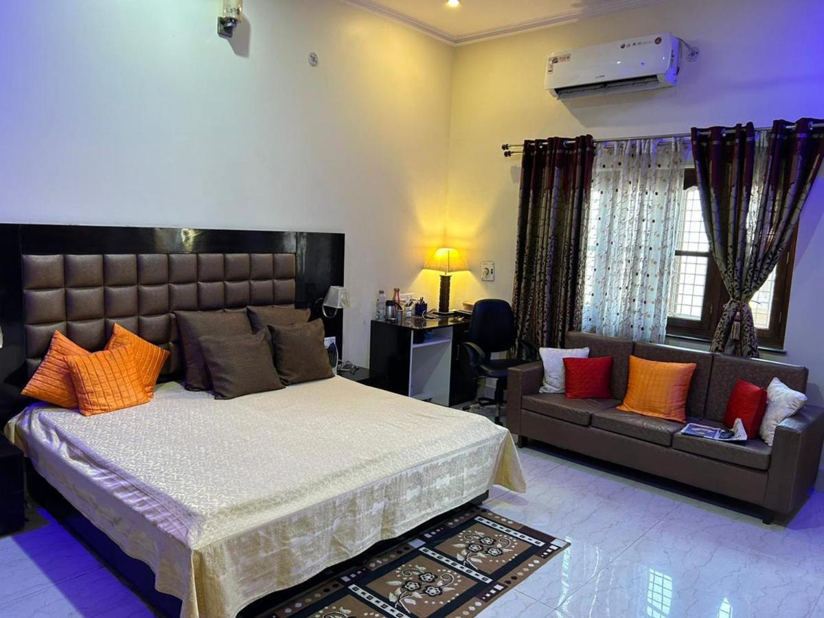 Bisht Niwas Homestay Kotdwāra Exteriör bild