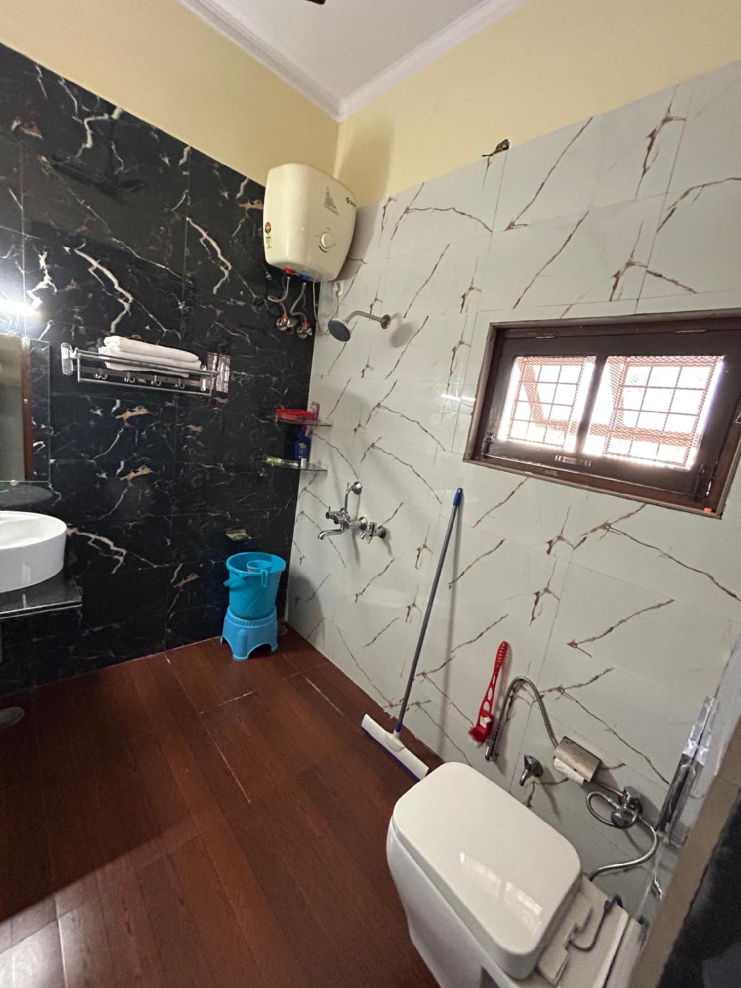 Bisht Niwas Homestay Kotdwāra Exteriör bild